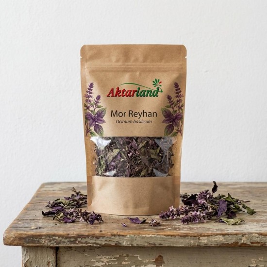 Reyhan Ocimum basilicum bitkisi yaprakları ve faydaları